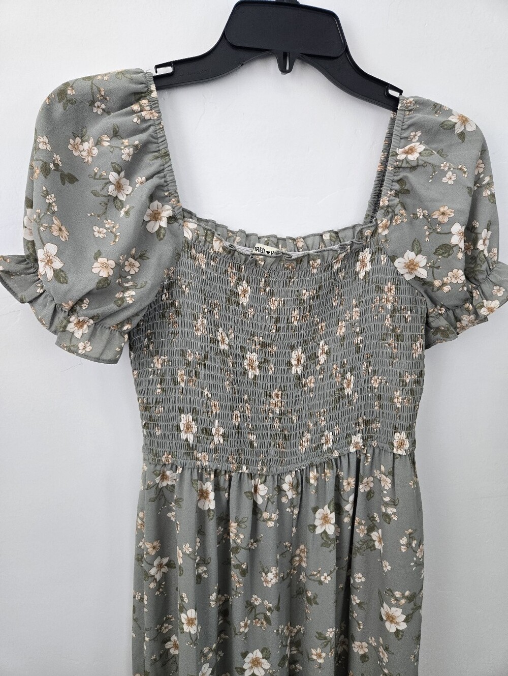 Inspired Hearts smocked bodice sage green floral jumpsuit. Size Medium - Picture 6 of 11